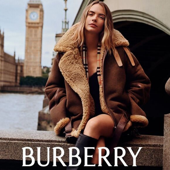 Burberry Reversible cashmere & wool blend scarf- New with Tag - Picture 6 of 9